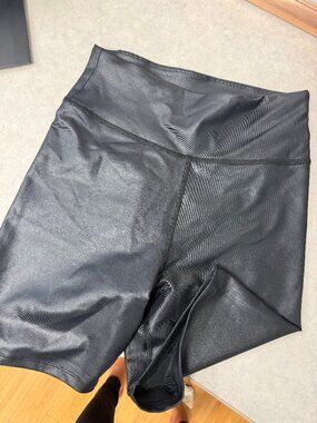 NWT Abercrombie & Fitch High Rise Pull-On Vegan Leather Bike Shorts Size XS